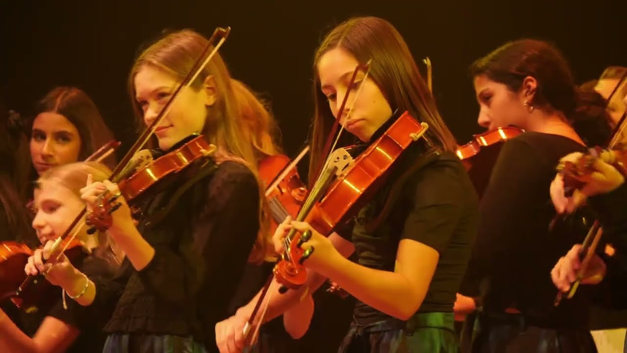Bowline Fiddlers perform Puffin