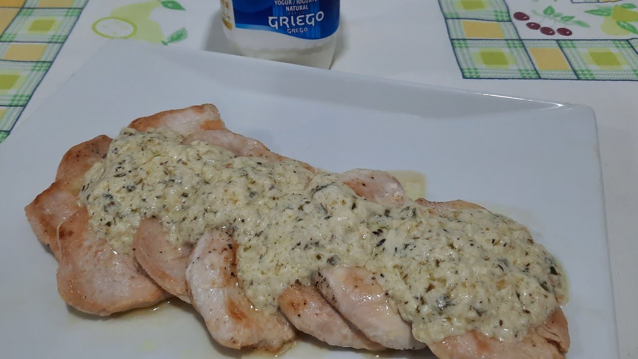 salsa de yogur griego para carne .