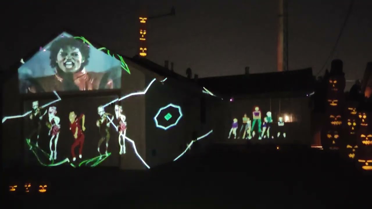 Halloween 3D House Projection - Thriller with singing pumpkins