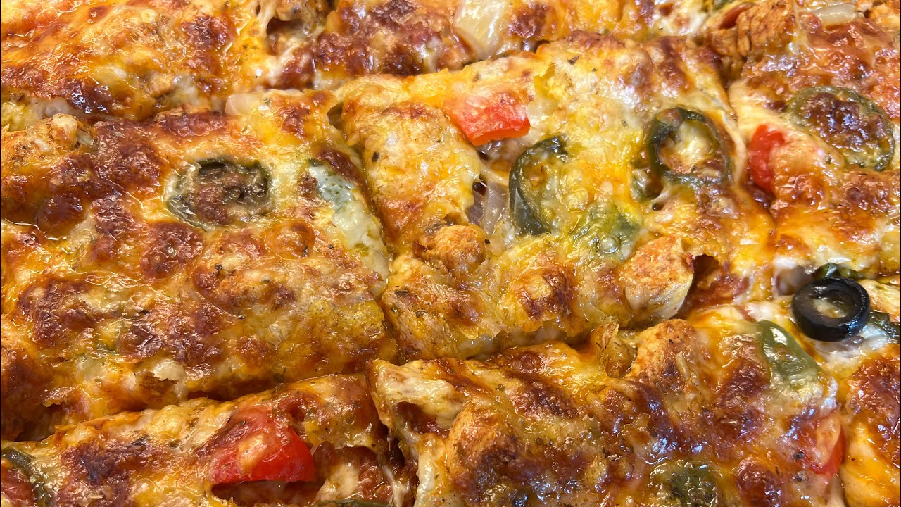 Best Homemade Pizza recipe ||Cheesy Chicken TIKKA  PIZZA Recipe 🍕 