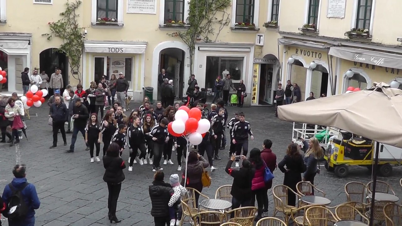 Giornata contro la violenza sulle donne: flash mob a Capri
