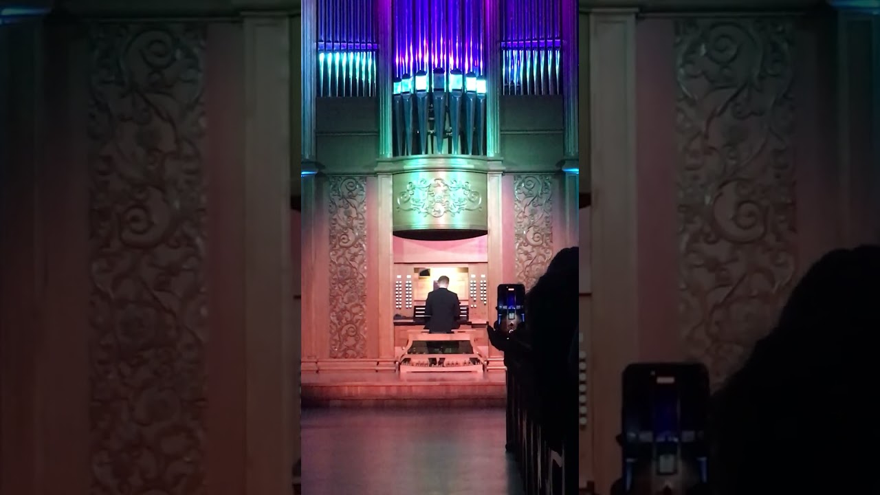Leonard Cohen - Hallelujah performed on pipe organ
