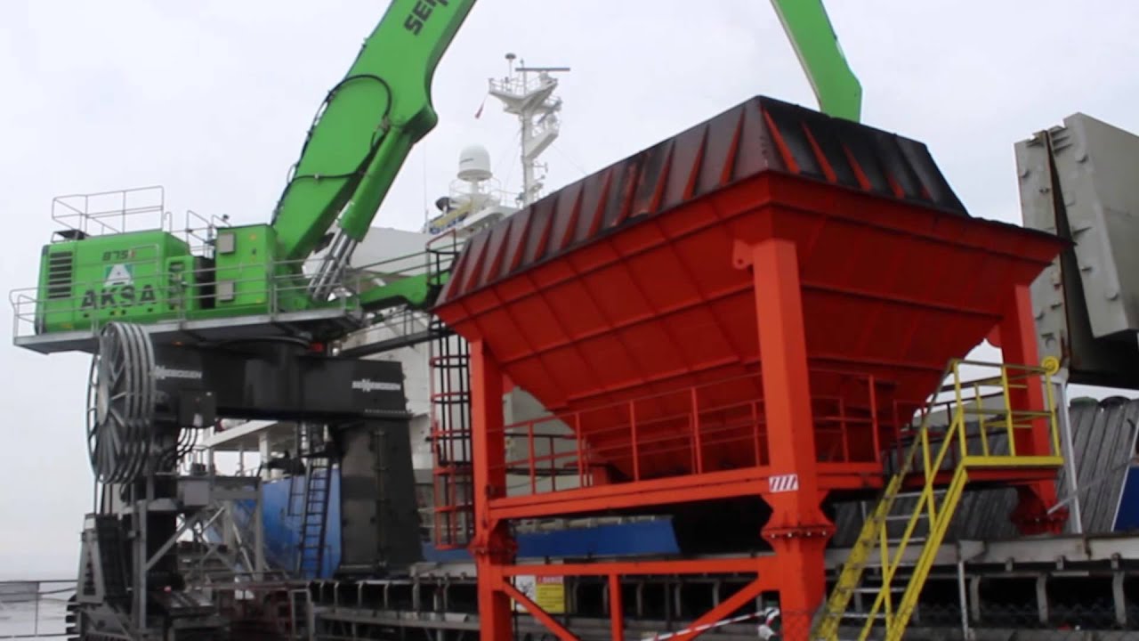 SENNEBOGEN - Port Handling: 875 Material Handler E-Series handling coal in Port Aksa, Turkey