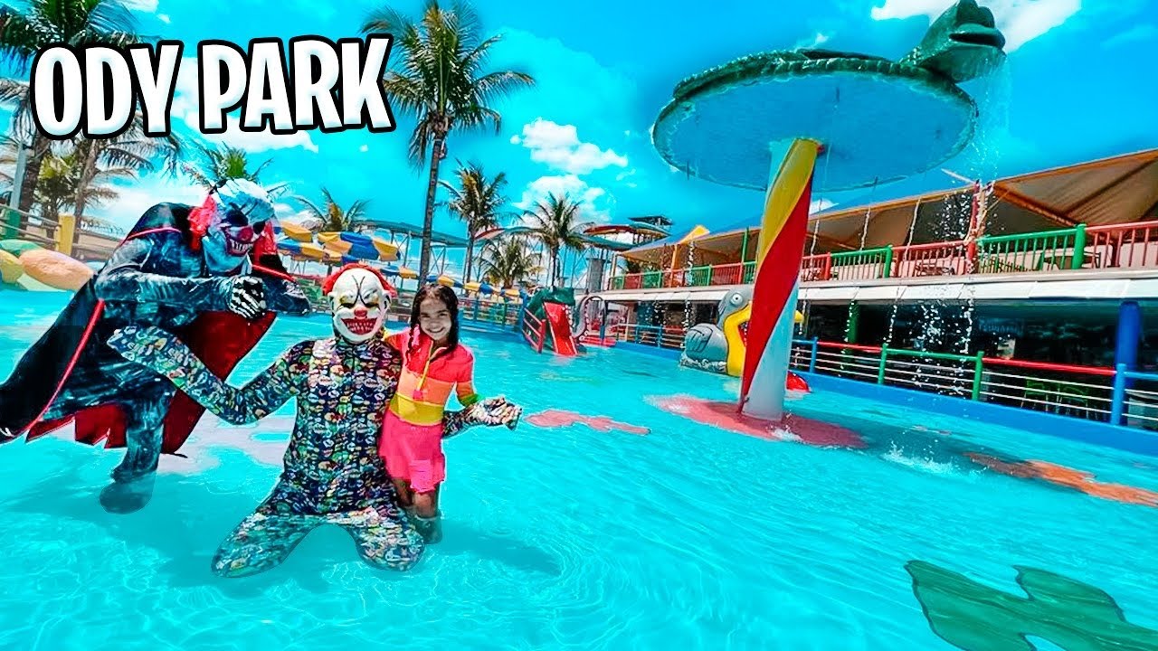 LEVEI OS PALHAÇOS NO PARQUE AQUÁTICO GIGANTE !