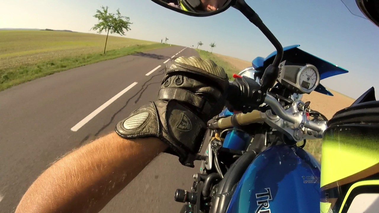 Funny Ride - Triumph Speed Triple 1050 , Aprilia Tuono 1000, Suzuki SV 650, Gopro Hero