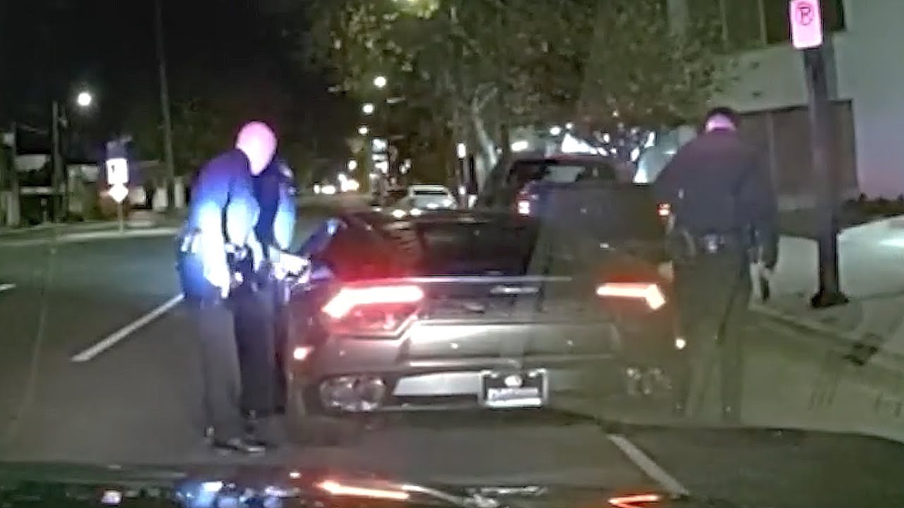 Вор скрылся после того, как полиция обнаружила, что Lamborghini Huracan был угнан.