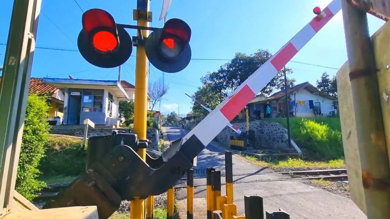 Random Palang Perlintasan Kereta Api | SAFETRAN & ALKMAAR