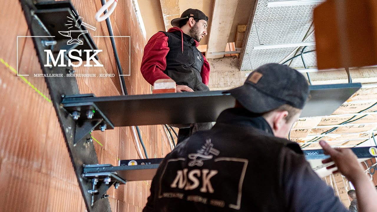 MSK Chantiers | Pose d'un escalier design suspendu | Métallerie Serrurerie Kopko