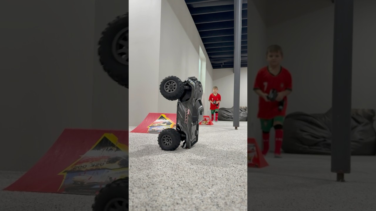 New Traxxas mini Maxx is the best indoor RC!!! #traxxasminimaxx