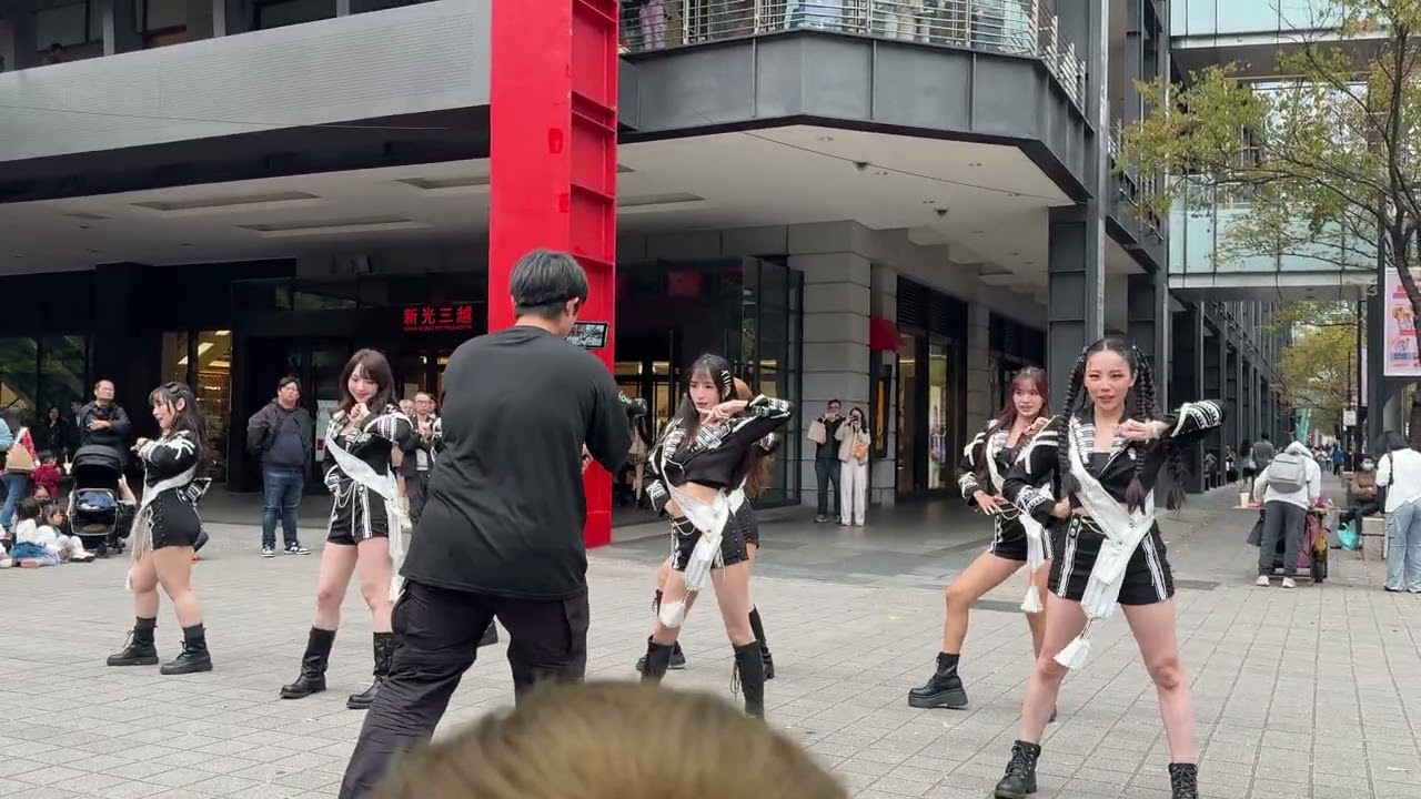 Fubon Angels 信義區快閃 EVERGLOW的「Adios」
