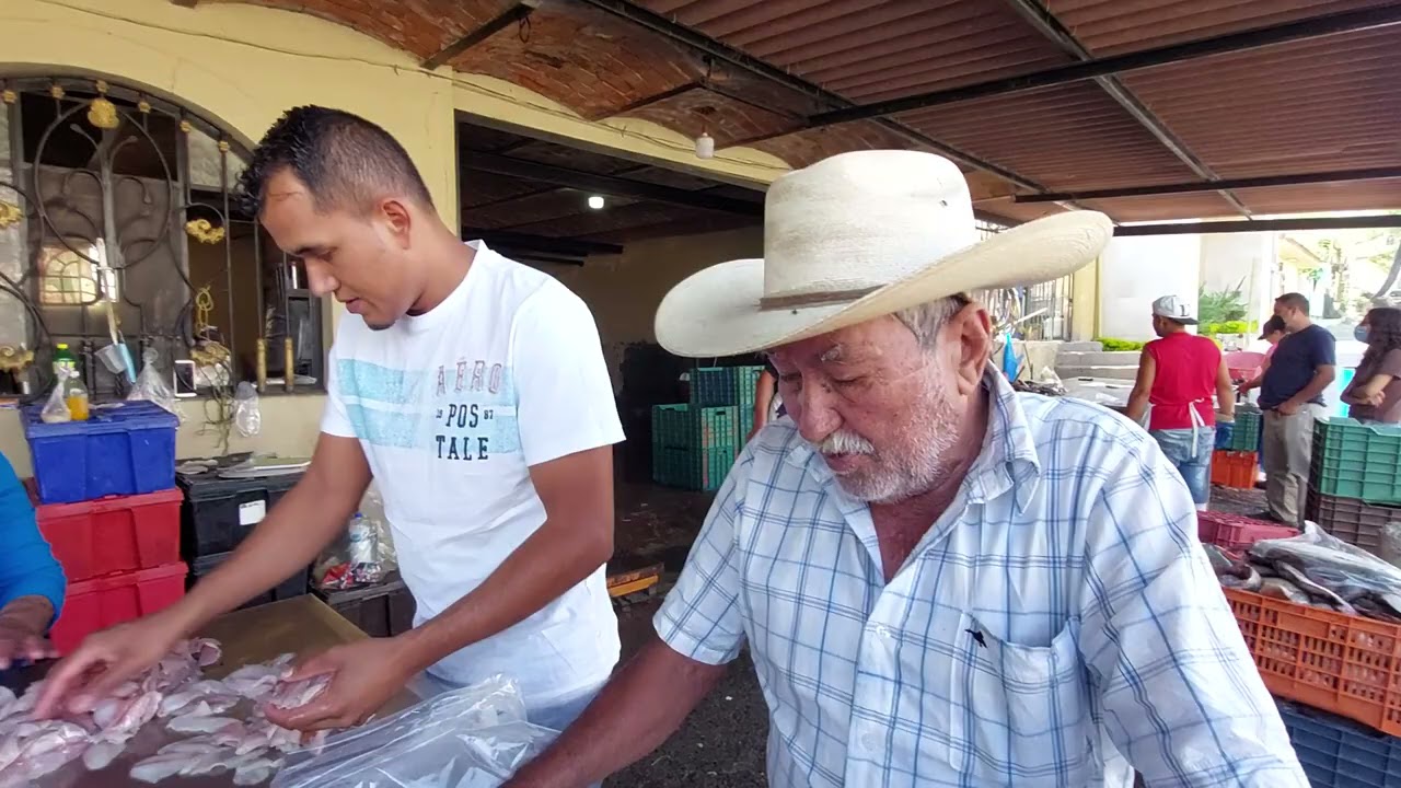 Mojarras filetes y lobinas en la Pescaderia La G&uuml;icha de Petat&aacute;n, Cotidiano399