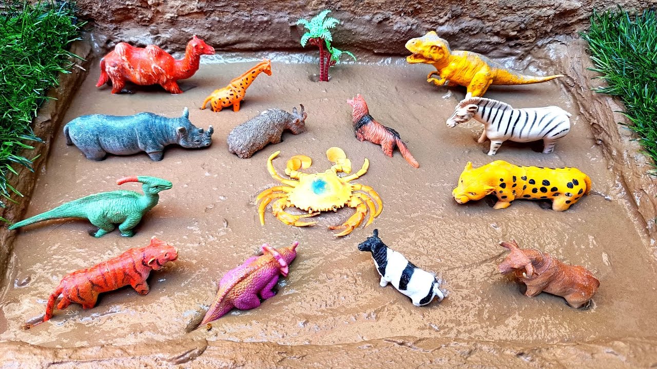 Satisfying toy cleaning giraffe, dinosaur, zebra, camel, fox, buffalo, cheetah, rhino, tiger and cow