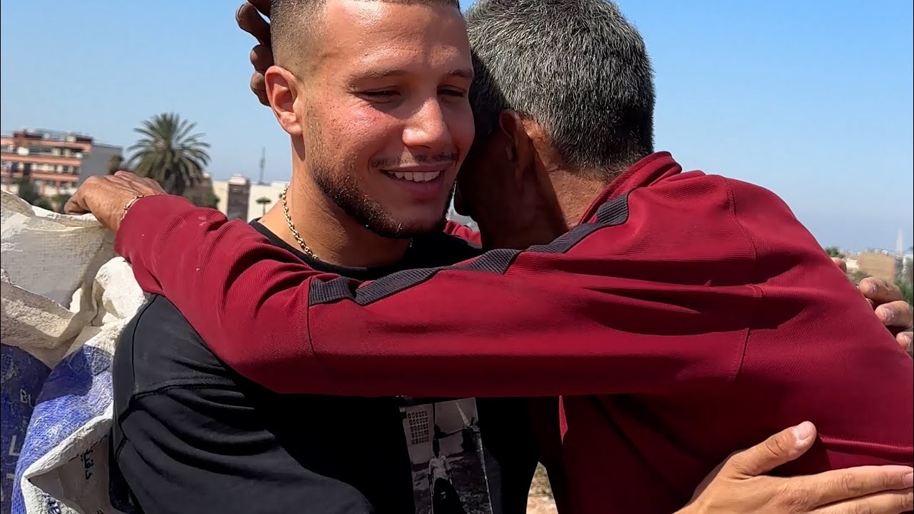 سوســـام بدل زاجة بالفلوس لهاد السيد مسكين كيجمع كيلو ديال لافيراي وكيبعها بجوج دراهم ❤️🥹🤯🤯💸😱