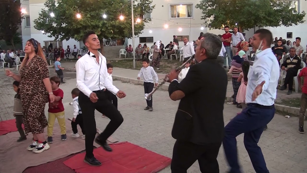 Merhaba arkadaşlar bu videoda taraklıdayız  17 eylül cemin düğünü  Sallama