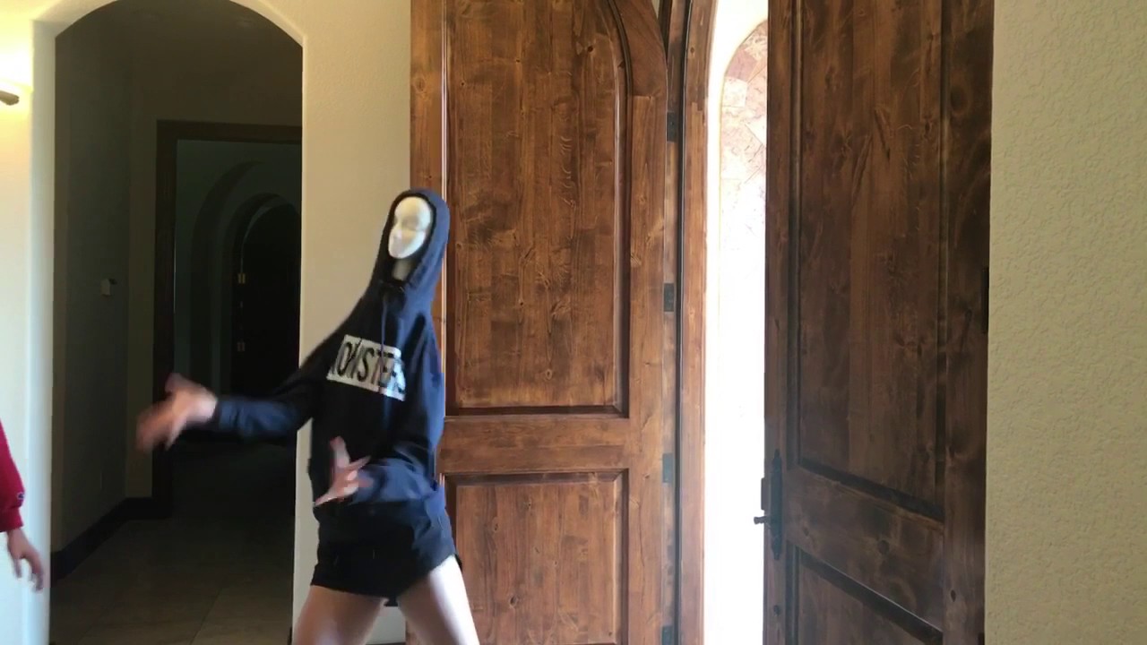 Despacito (Remix) - Mannequin Head Dance