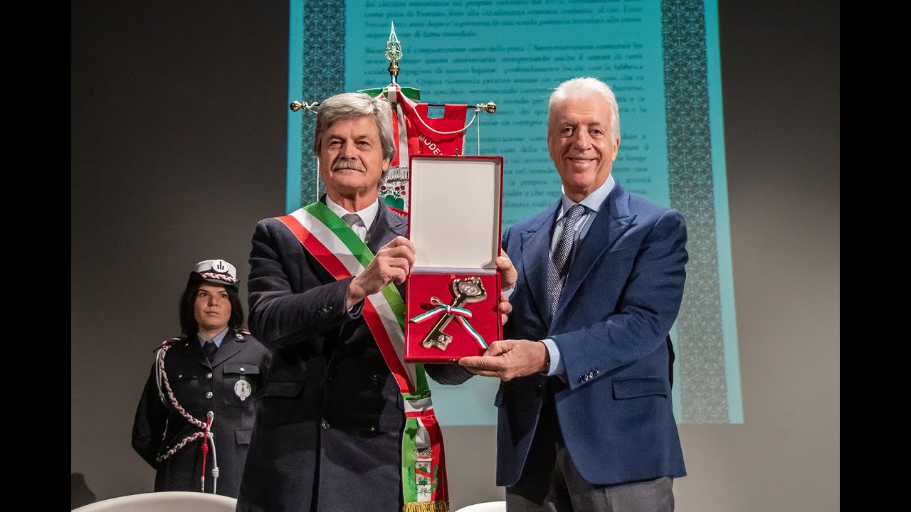 CONSEGNA CHIAVI DELLA CITTA' DI FIORANO A PIERO FERRARI