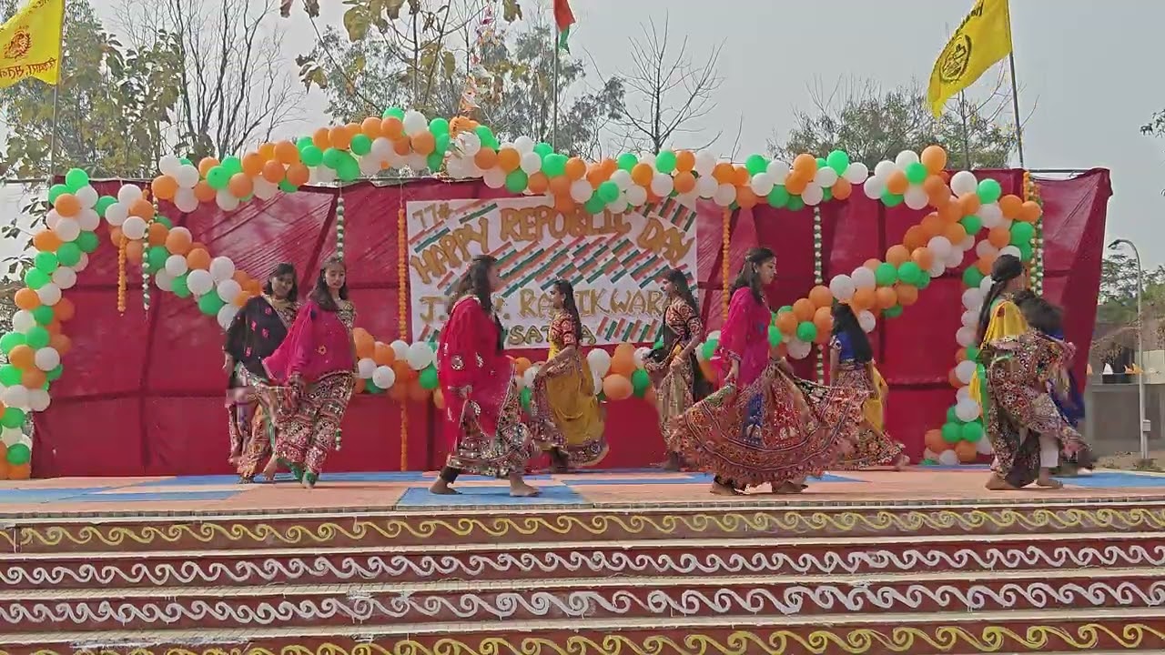 “देशभक्ति की धुनों पर गरबा” by class  11th girls.