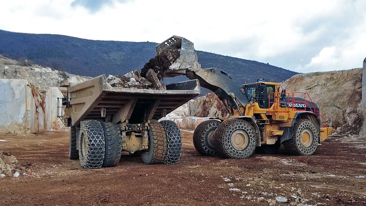 Rock and soil removal with Volvo L350H & CAT 775D: Quarry cleanup.