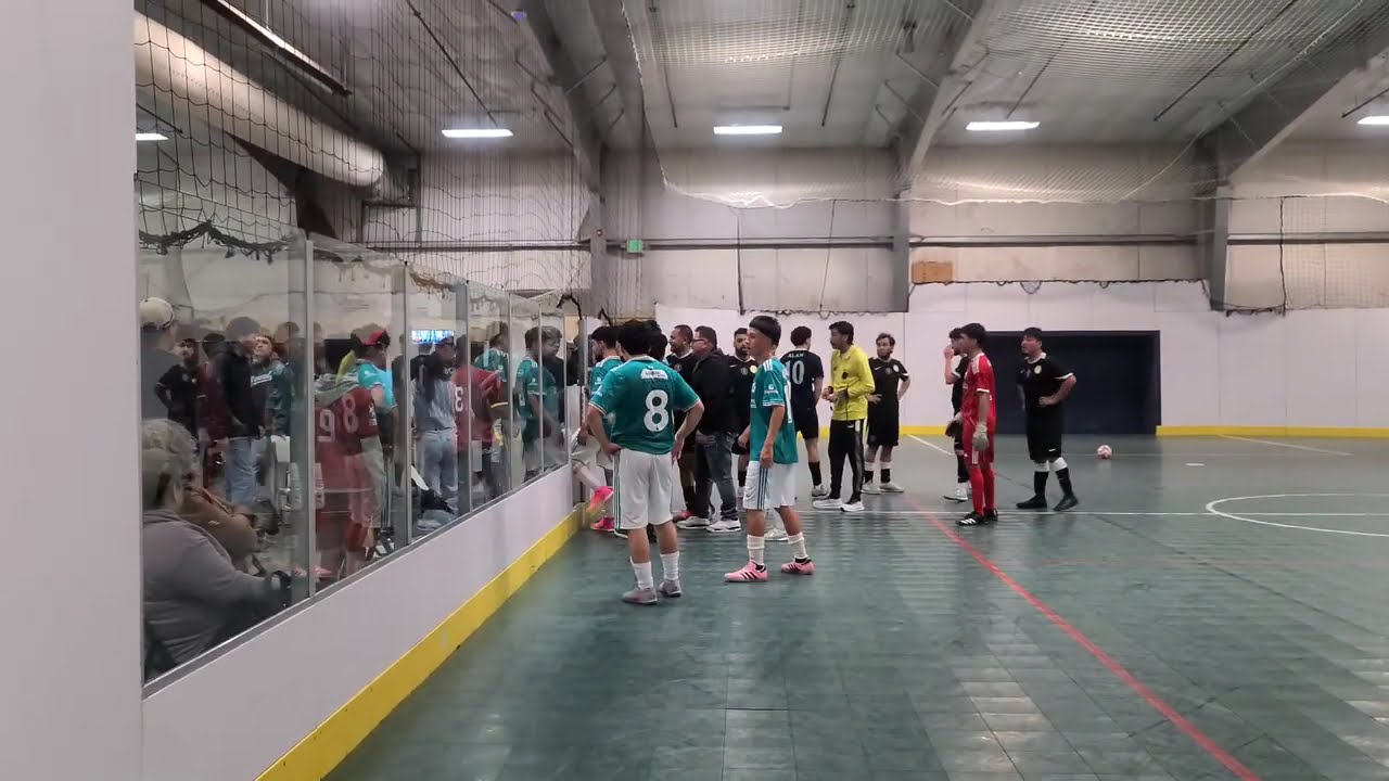Todos VS todos, ⚽️🥊🥋 some got knocked out 😴 otro perdio su shoe 👟😂
