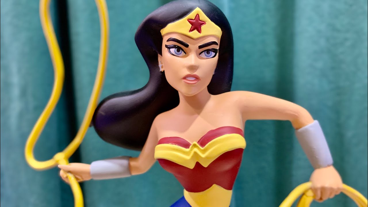 Diamond Select Premier Wonder Woman Animated Statue