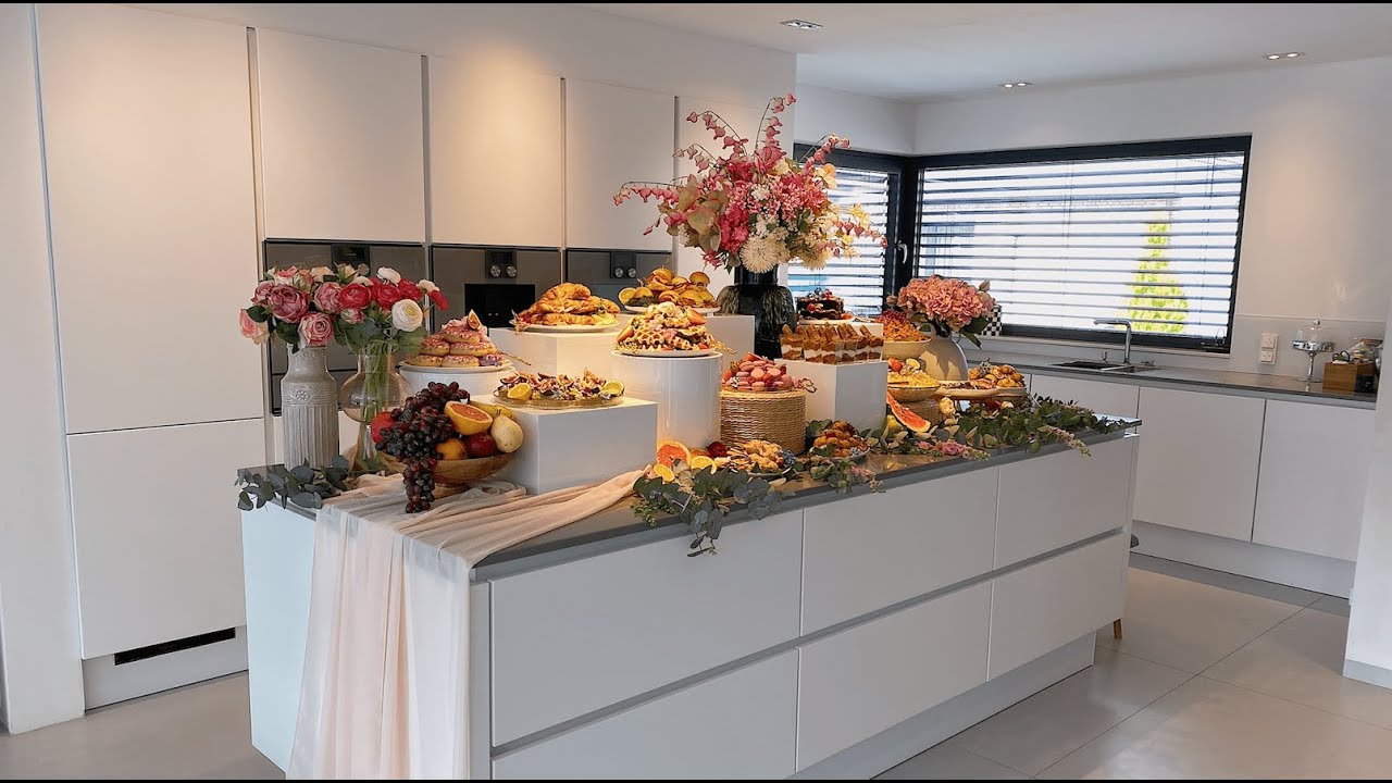 Colourful Fingerfood Buffet on Acrylic Risers | Sheker Catering Köln