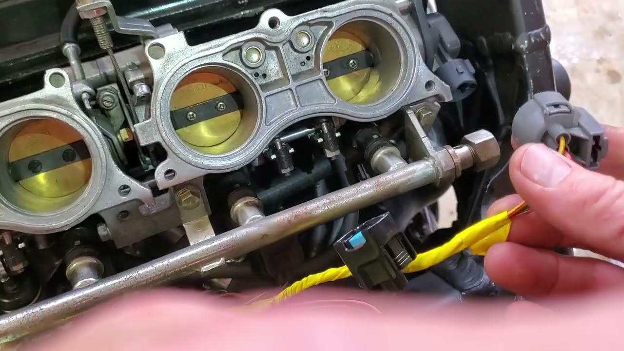 CBR600F4i Engine removal part 1