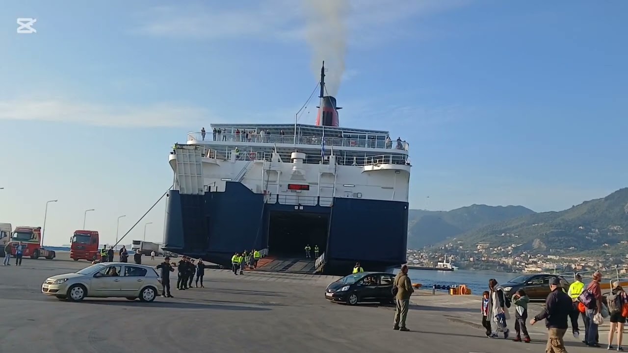 Ένα πρωινό στο Αιγαίο  Το NISSOS RODOS αναχώρη απο το λιμάνι της Μυτιλήνης της 21/4/2025