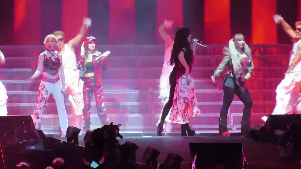 4K 250201 2NE1 Welcome Back Concert Tour in Kuala Lumpur Malaysia - FIRE