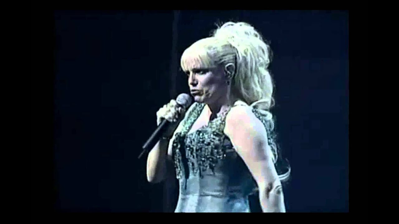 VALERIA LYNCH - 