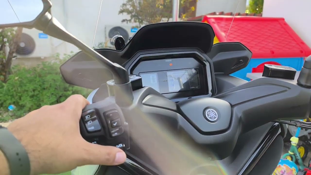 YAMAHA X-Max tech max 2025 ceramic grey 