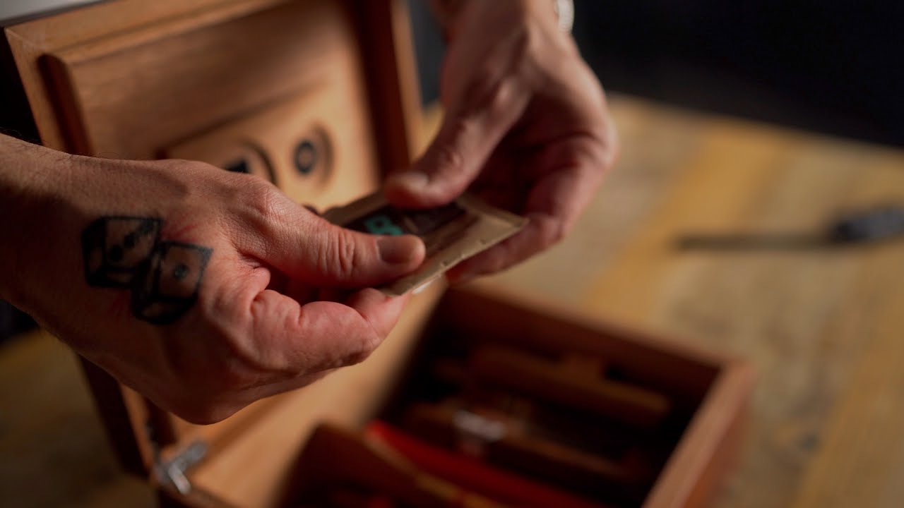 How to Store Cigars - Keep cigars humid, by storing cigars properly