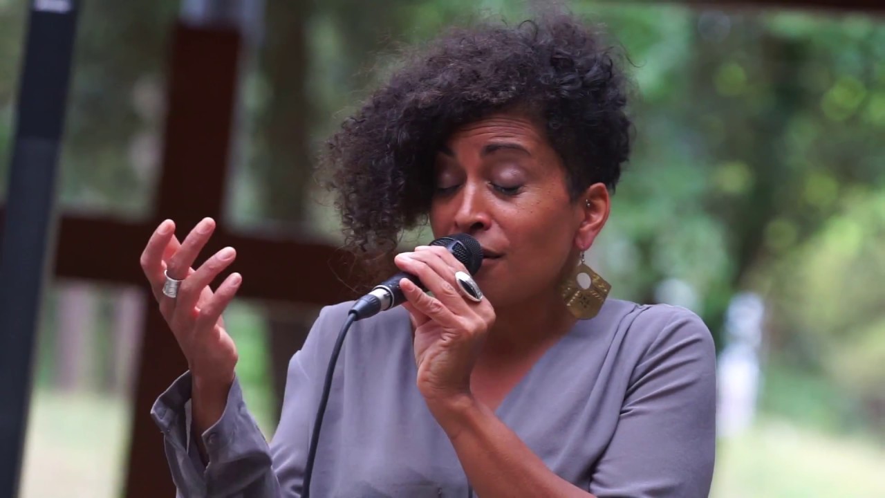 Marie Carrié Centerpiece