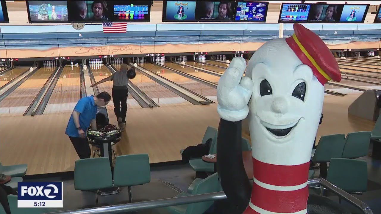 Sea Bowl, the beloved Pacifica establishment, bowls its final strike