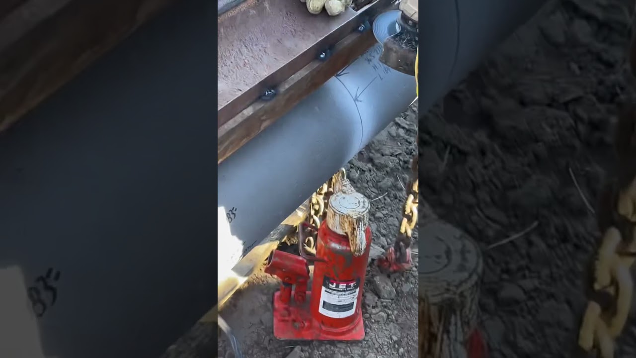 Putting on a pipeline sleeve on a live gas line #Welding