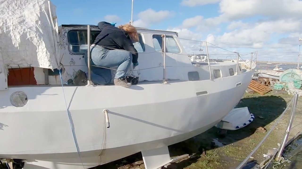 #68 - Time to PAINT - abandoned yacht restoration