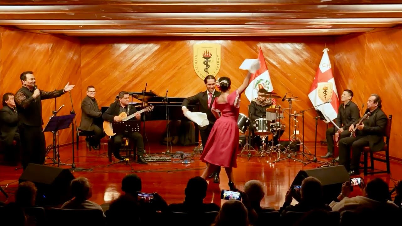 Ronny Zuzunaga “Bartola” Marinera limeña 