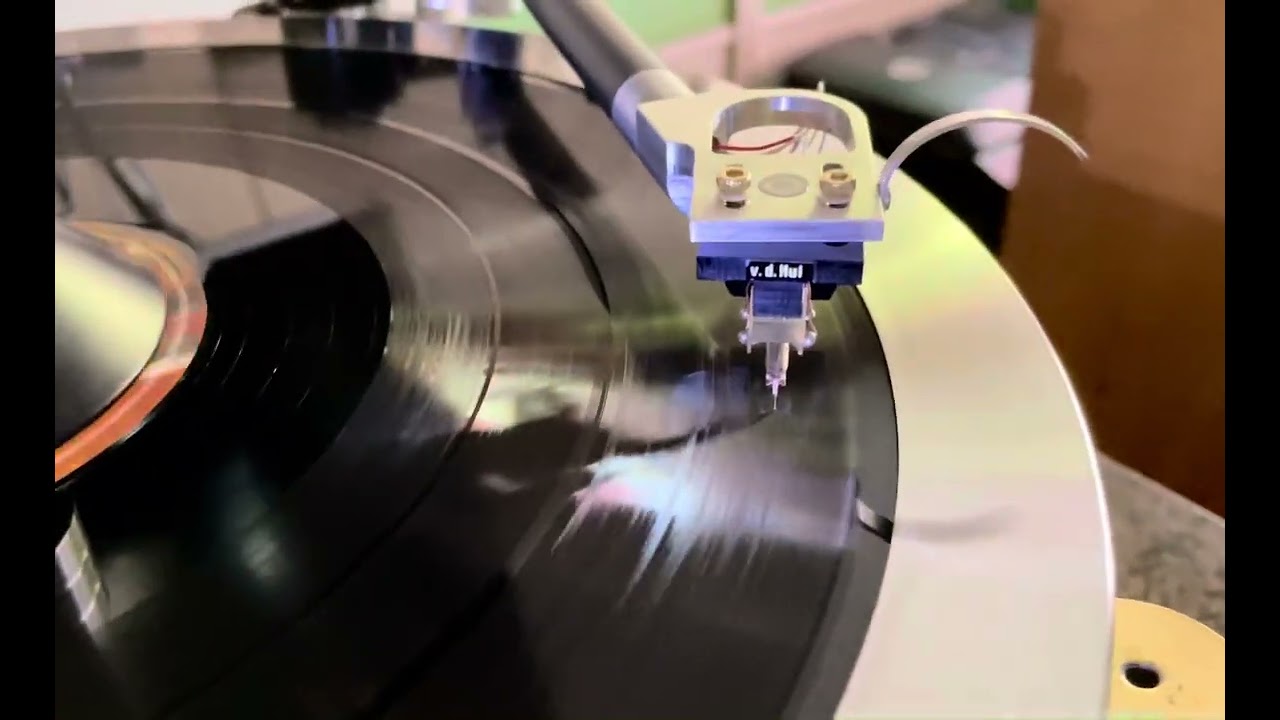 Wayne’s audio Turntable Periphery Outer Ring and Record Clamp & Van den Hul Colibri XGP cartridge