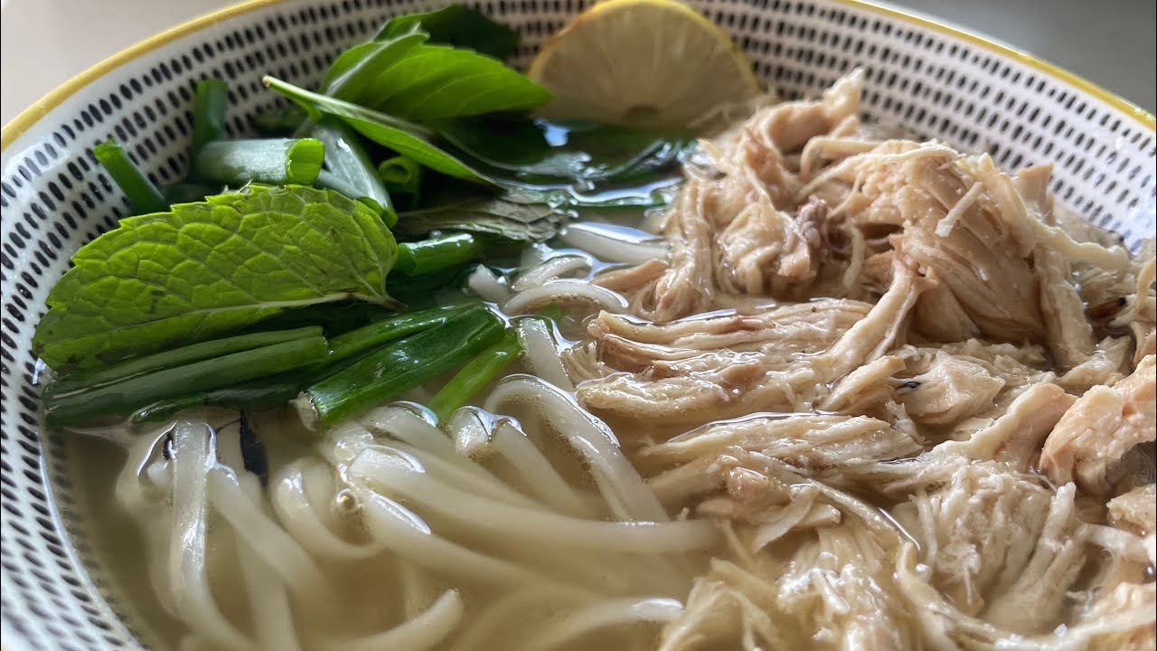 चिकन फो सजिलो संग बनाउने तरीका chicken pho #chicken #noodles #vietnam #soup #healthy #herbs #tasty 