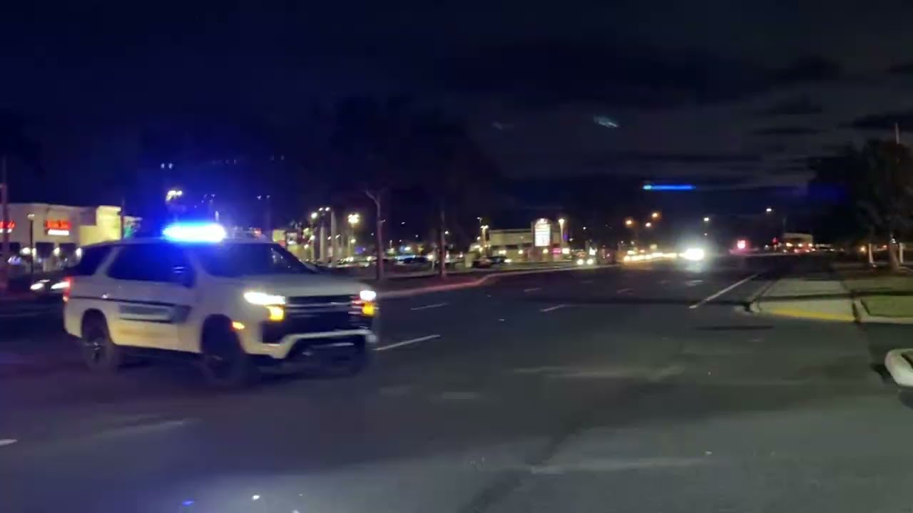 3 Sarasota County sheriff PD cruisers responding.
