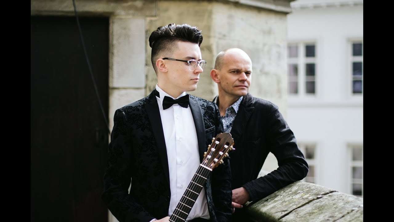 Guitarillon plays 'Smells like Asturias'