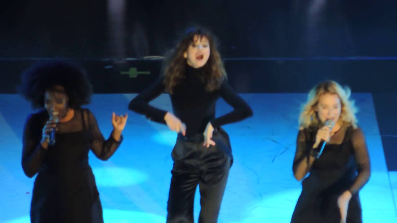 Cute Selena Gomez Dancing in Concert Live, Kuala Lumpur, Malaysia 2016 - Love You Like A Love Song