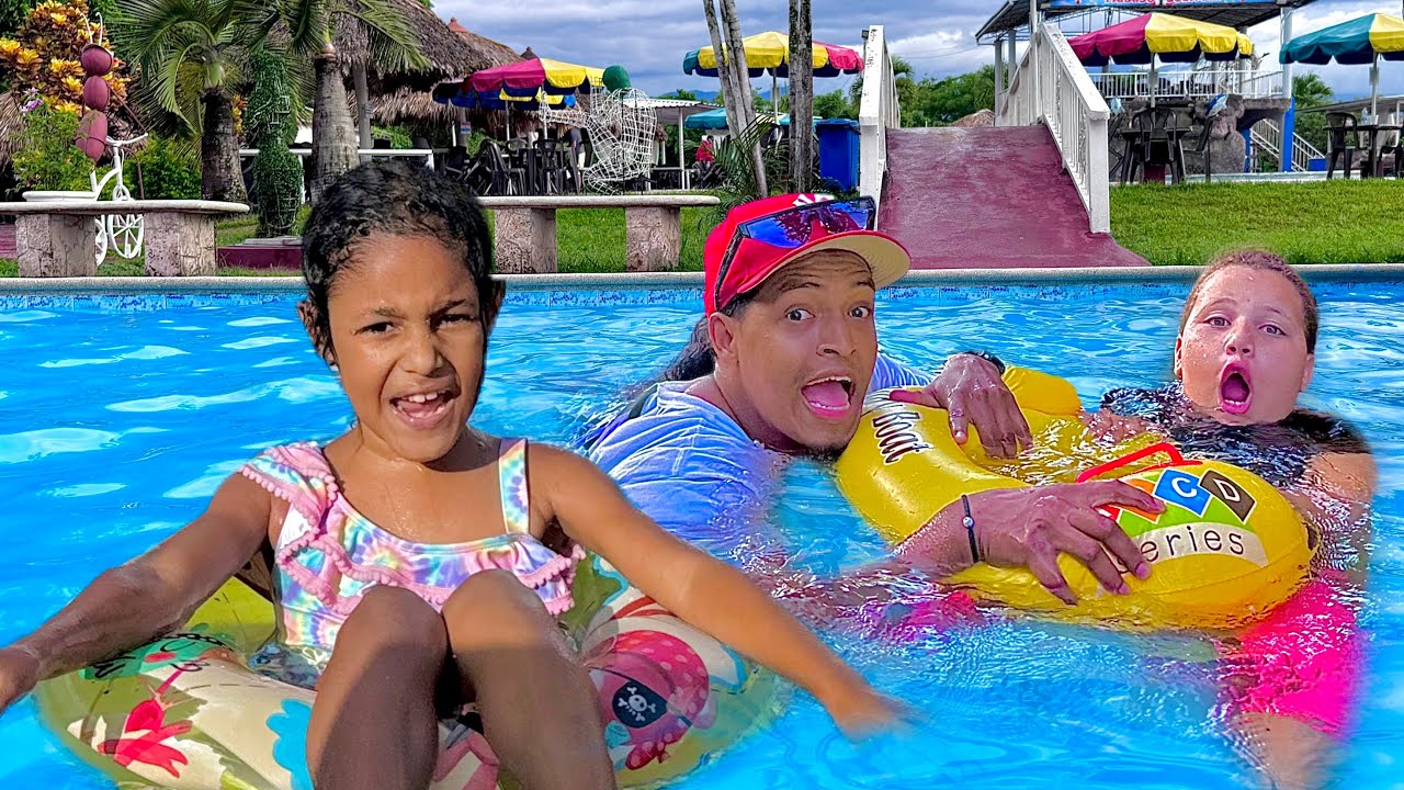 LAS VACACIONES DE LA ESCUELA 😍💦 *El Día de Piscina* 🏊🏼‍♀️🌴🌤️ ( Película Completa )