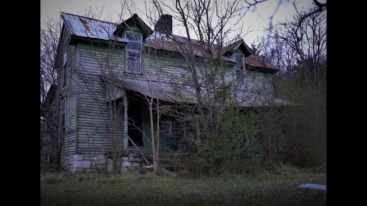 #167 Abandoned Tennessee House | LOADED with old stuff! **CREEPY DOLLS**