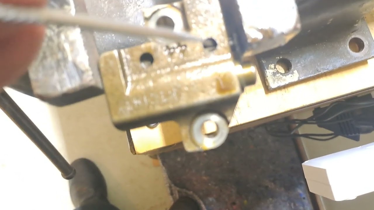 Kia G4FA engine (2015 Kia Rio 1.4) timing chain tensioner release and timing marks.