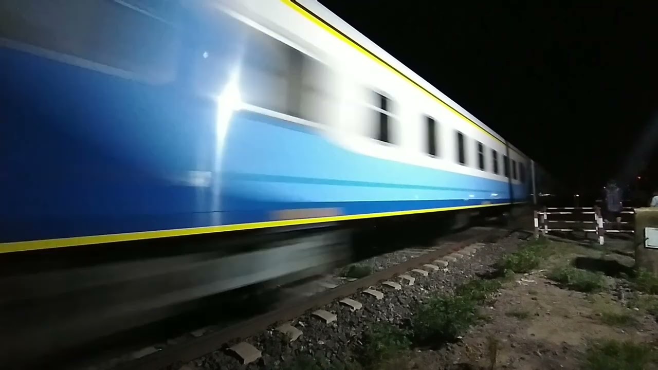 Tren N&deg; 266 pasando por Ruta A012 Alvear (Santa Fe) 08_01_23