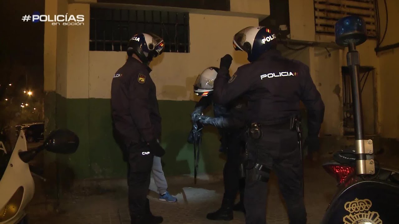 Presunto vendedor de droga asegura llevar dinero por ir a comprar con su mujer - Policías en Acción