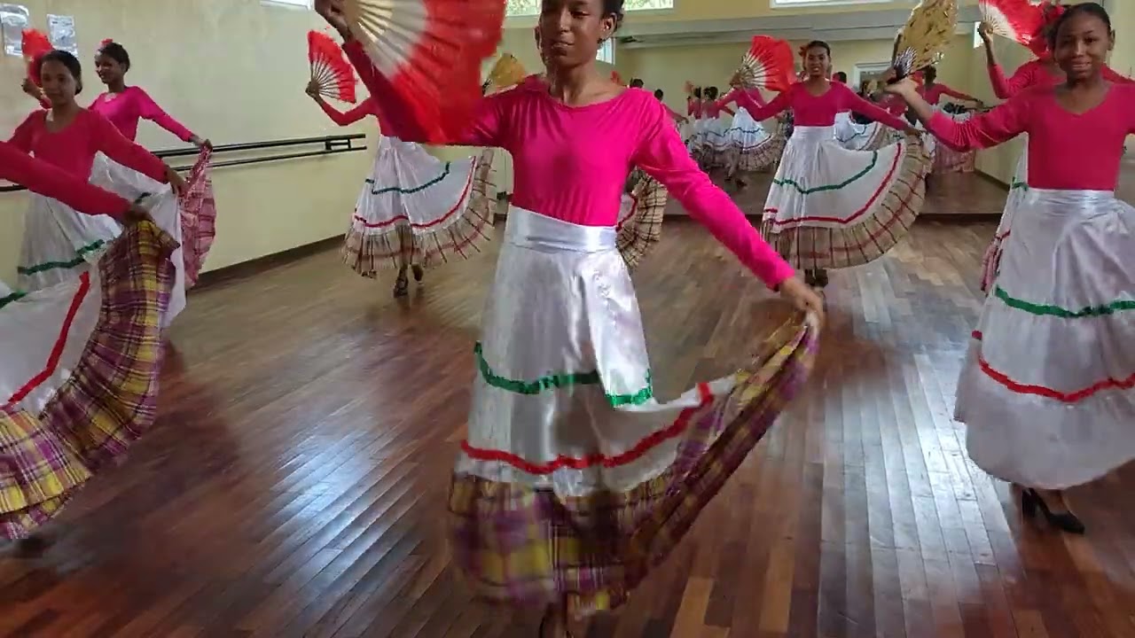 Color de Rosa, Ruby Perez.