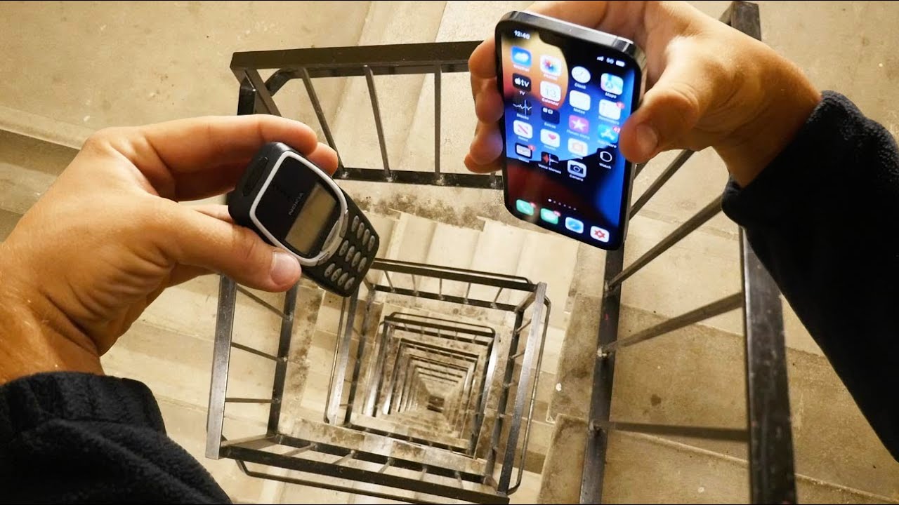Падение iPhone 13 Pro против Nokia 3310 по винтовой лестнице. 20 историй — выживет ли он?