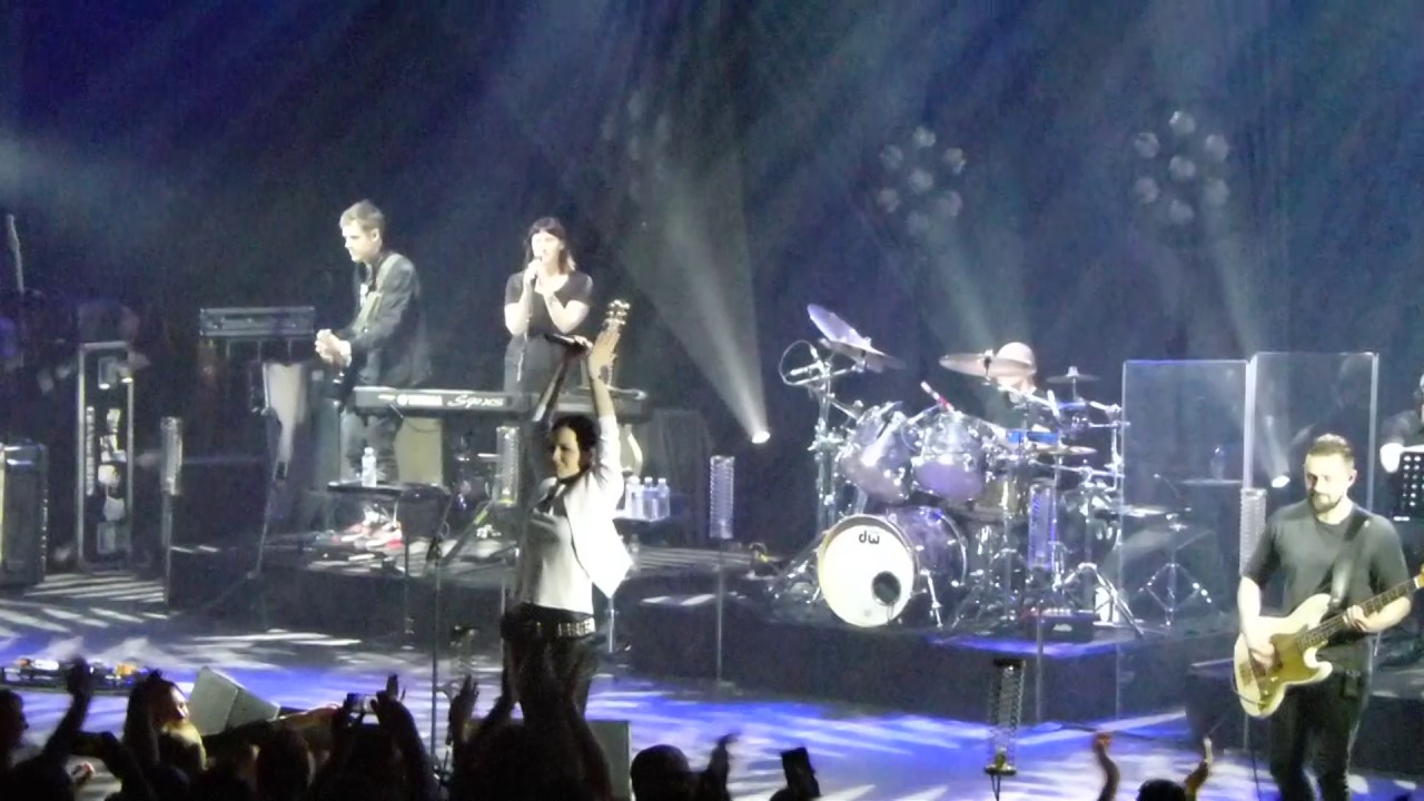 The Cranberries You and Me/Dreams live@Cirque Royal 08-05-2017
