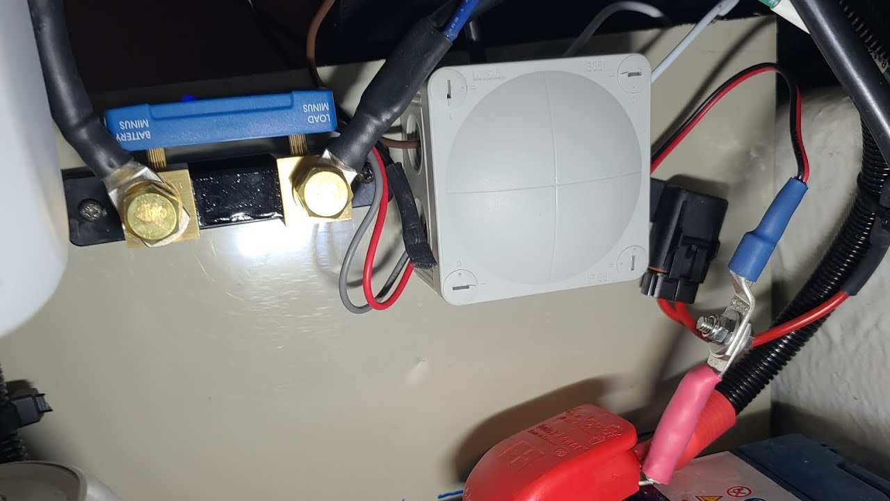 Victron SmartShunt на лодке – мониторинг SoC домашней батареи